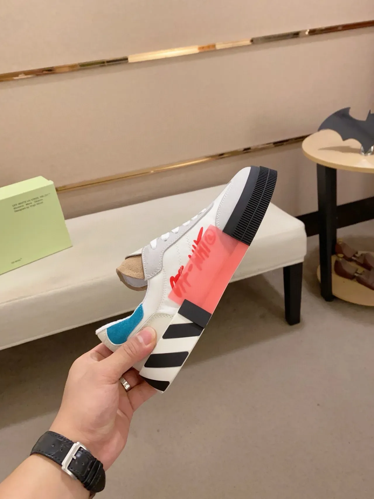 Off-White 红色低帮工业灵感生活方式运动鞋 4