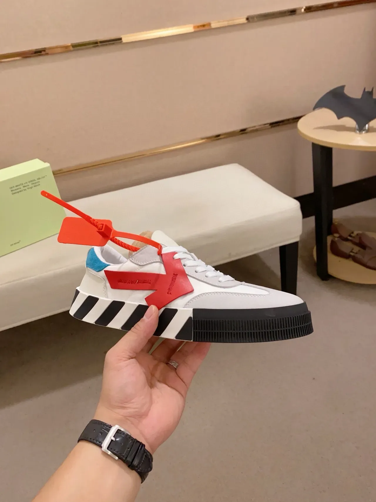 Off-White 红色低帮工业灵感生活方式运动鞋 5