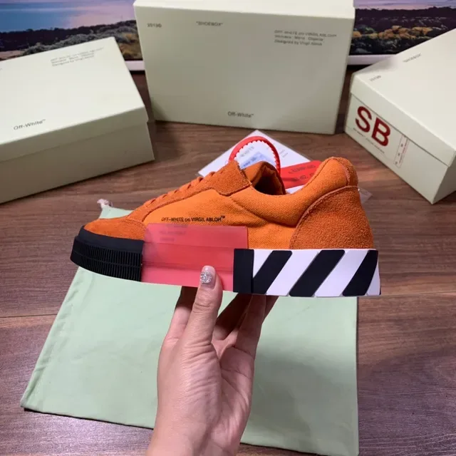 Off-White The Ten Zapatillas Lifestyle Naranja Negro Ante Superior con Logo de Flecha 3