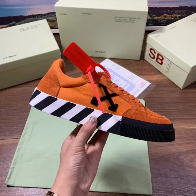 Off-White The Ten Zapatillas Lifestyle Naranja Negro Ante Superior con Logo de Flecha 4
