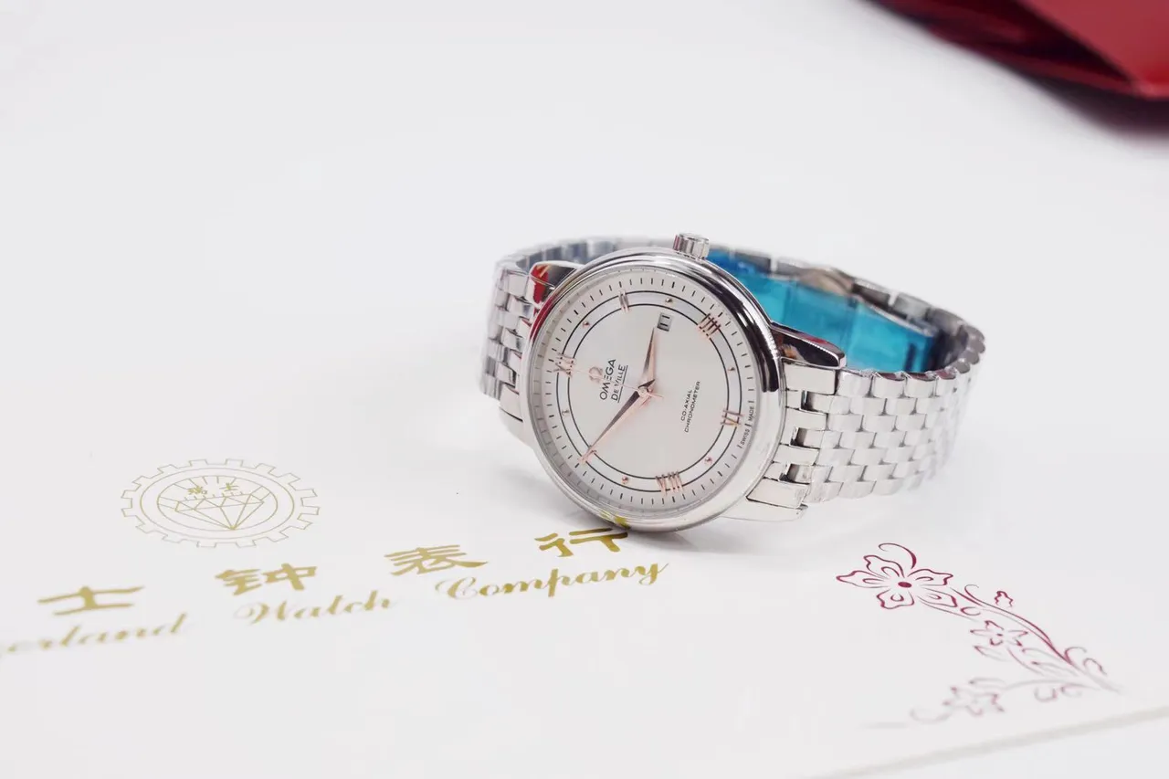 Omega De Ville وجه أبيض بلون فضي ساعة ميكانيكية 12