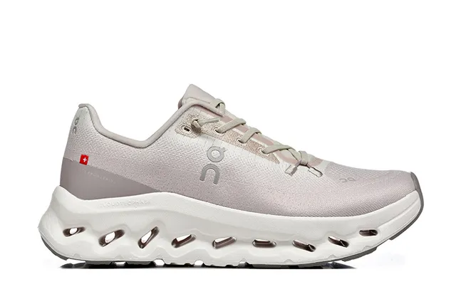 On Beige Blanc Tige Tricot Engineered Sculpted CloudTec Semelle intermédiaire Chaussures de course 4
