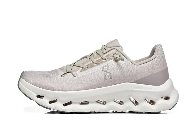 On Beige Blanc Tige Tricot Engineered Sculpted CloudTec Semelle intermédiaire Chaussures de course 5