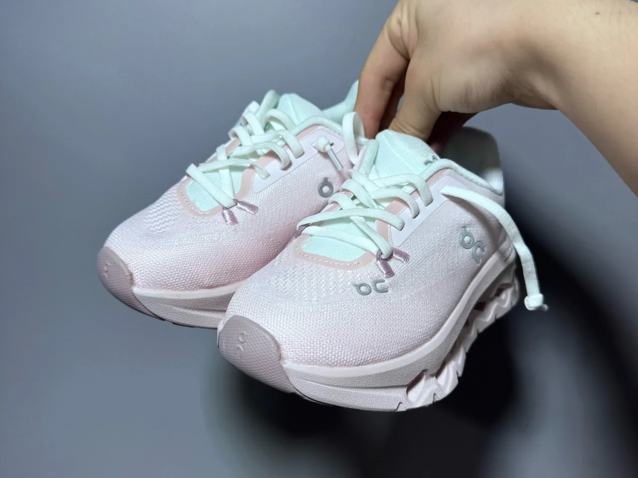 On Cloud gris rosa upper knit midsole esculpida zapatillas chunky 24