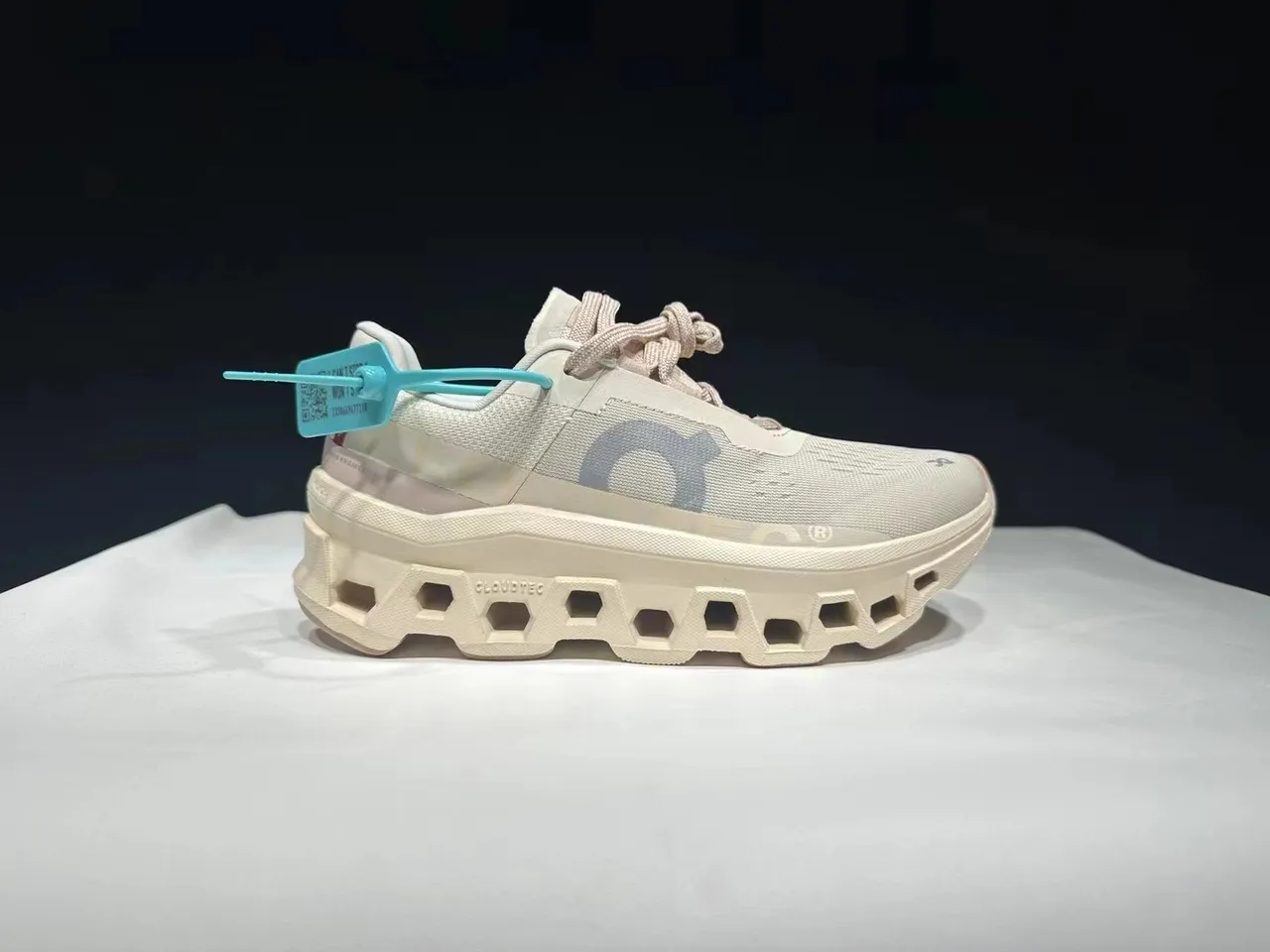 On Cloudmonster Beige Gray 跑鞋 2