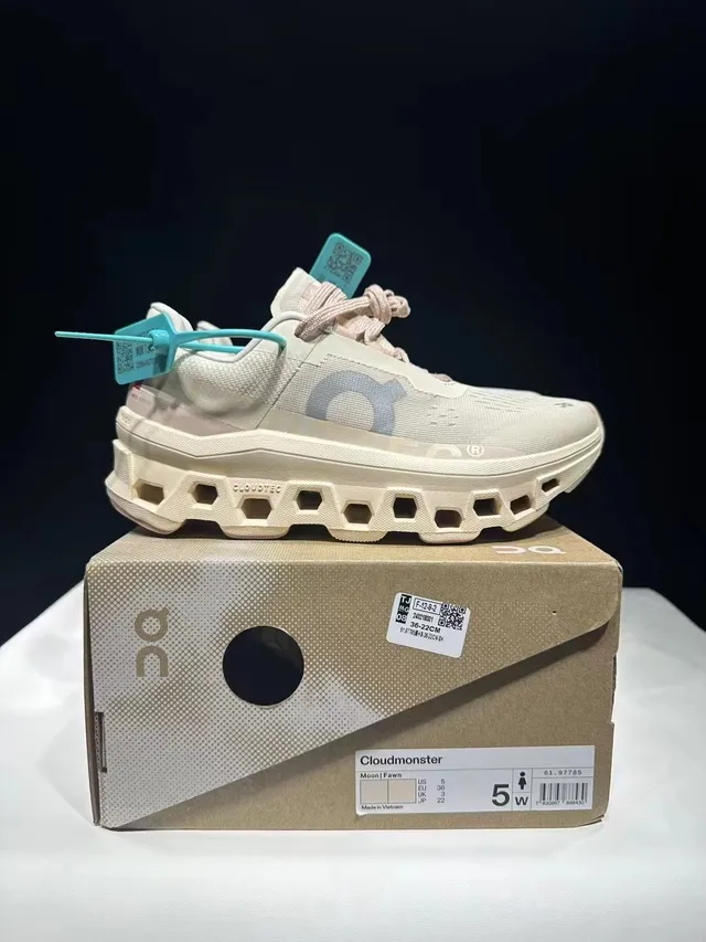 On Cloudmonster Beige Gray 跑鞋 3