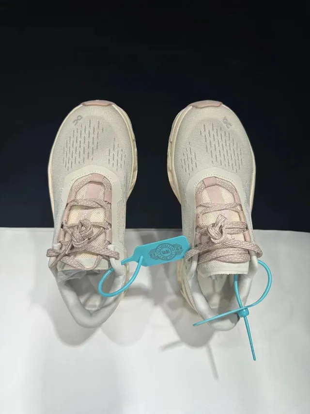On Cloudmonster Beige Gray 跑鞋 9