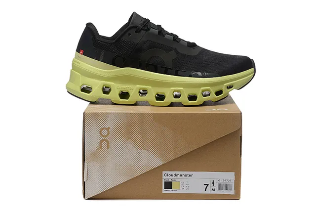 On Cloudmonster Chaussures de course noires vert lime 2