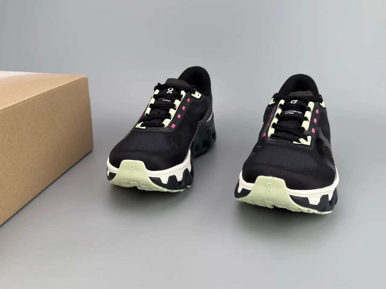 On Cloudmonster Black Pink White Chaussures de course 3