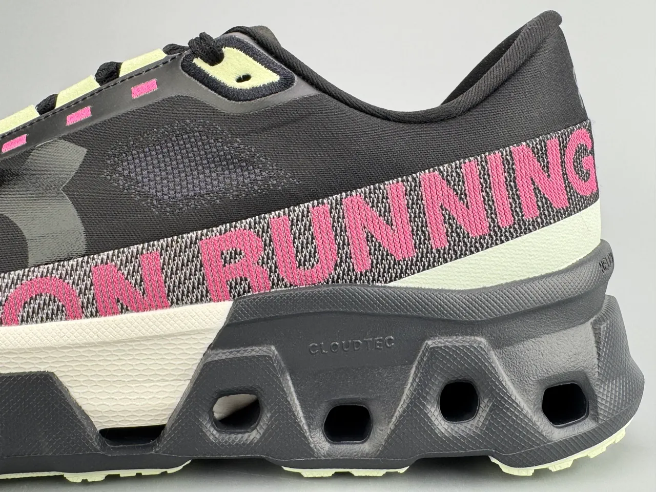 On Cloudmonster Black Pink White Chaussures de course 5