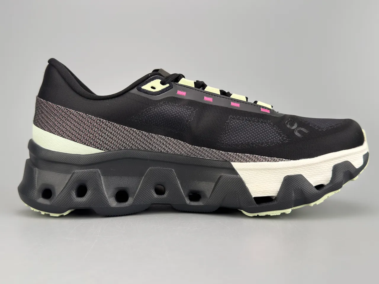 On Cloudmonster Black Pink White Chaussures de course 10