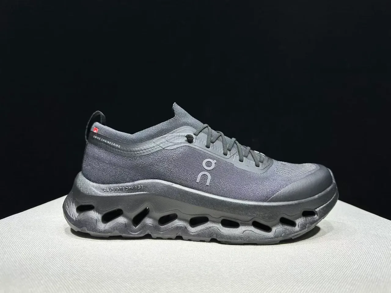On Cloudmonster monocromo gris zapatillas estilo de vida 3