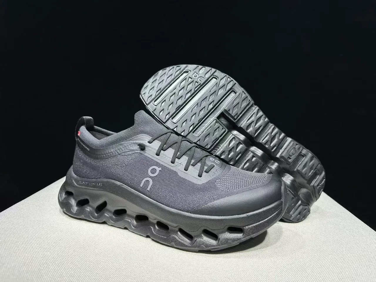 On Cloudmonster monocromo gris zapatillas estilo de vida 5