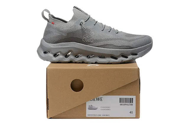 ON Parte superior gris de punto Celular abierto CloudTec Fase Suela media Zapatos de running 2
