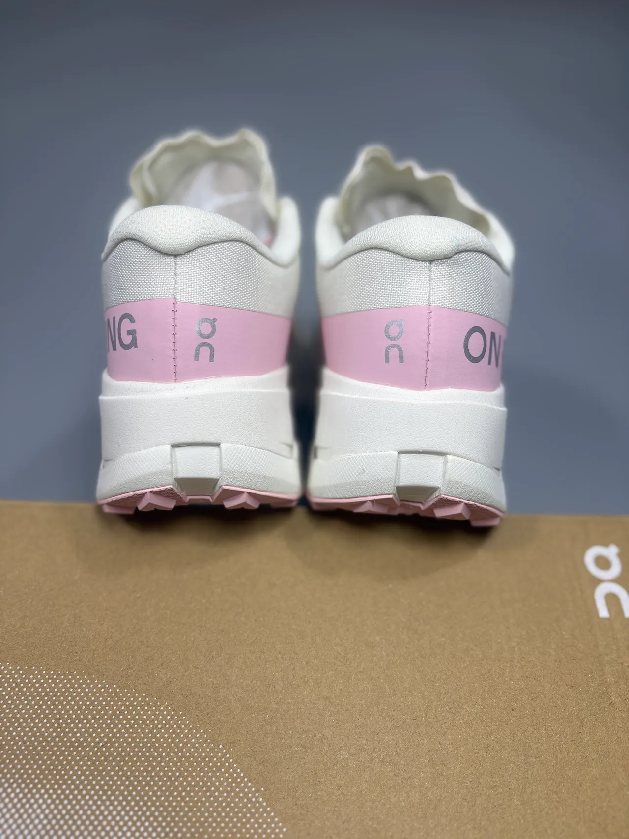 On chaussures de course blanc rose Helion semelle intermédiaire chaussures de course 5