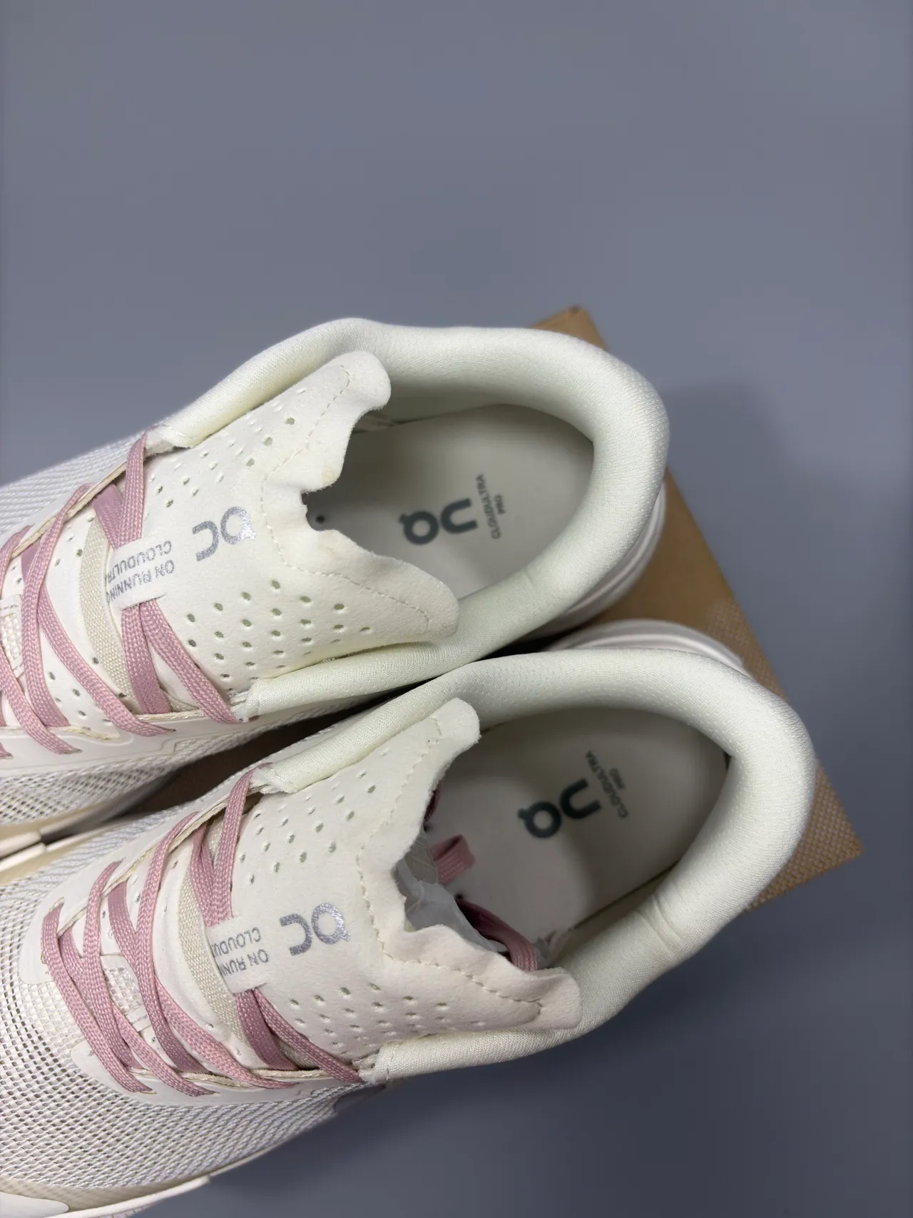 On chaussures de course blanc rose Helion semelle intermédiaire chaussures de course 7