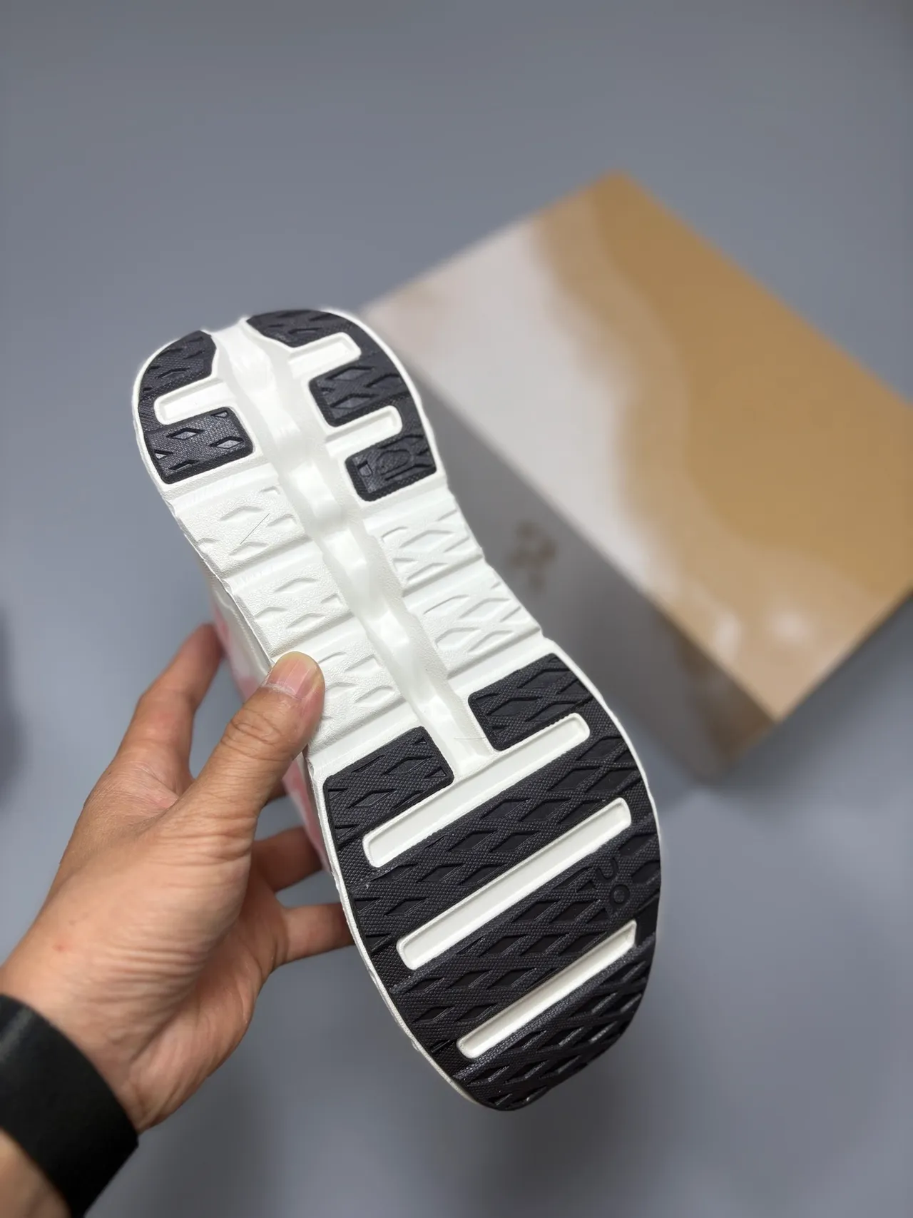On Blanco Rosa Cloudtec Phase Suela media Perforado Hexagonal Pods Zapatos para correr 4