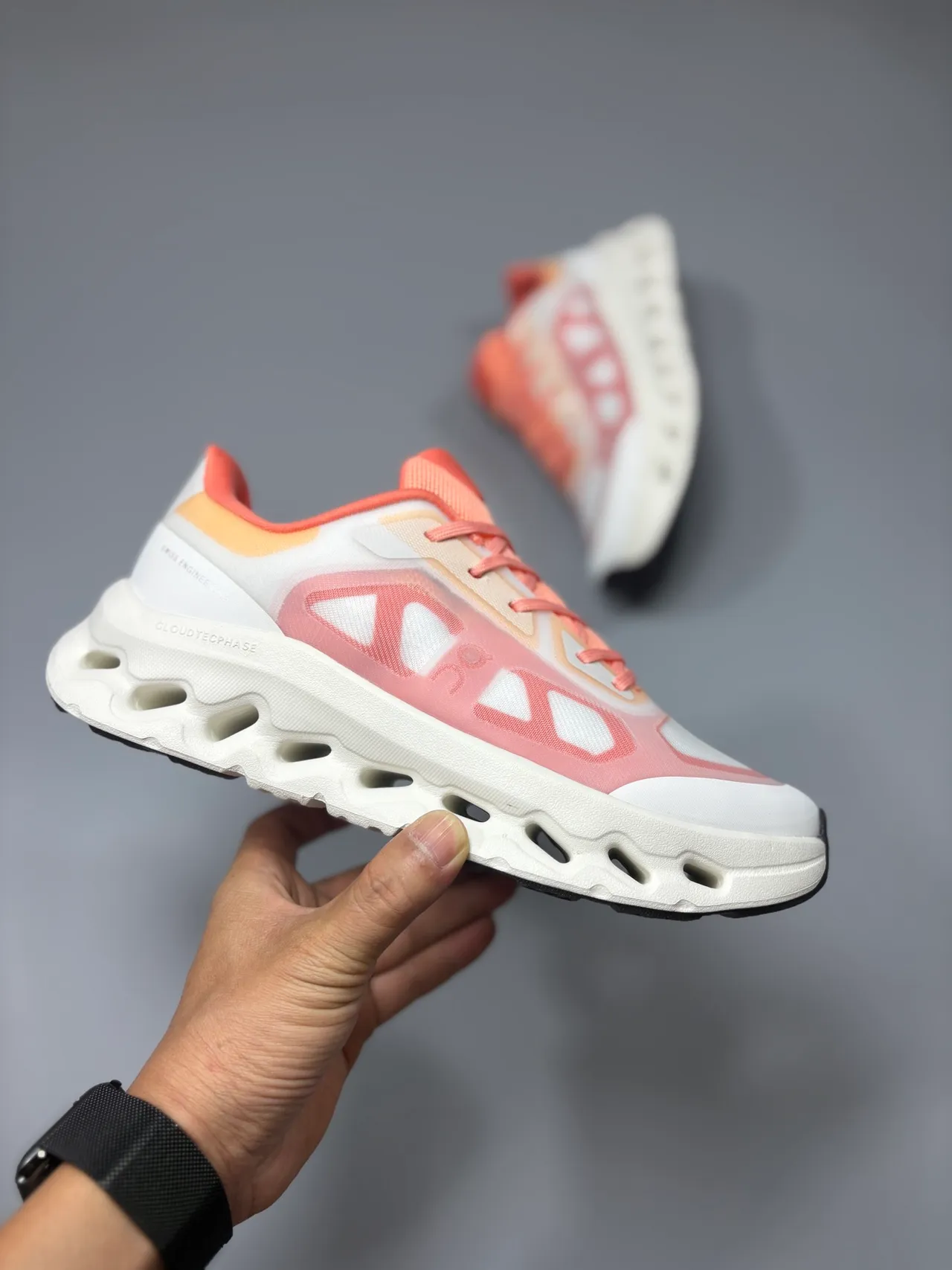 On Blanco Rosa Cloudtec Phase Suela media Perforado Hexagonal Pods Zapatos para correr 6