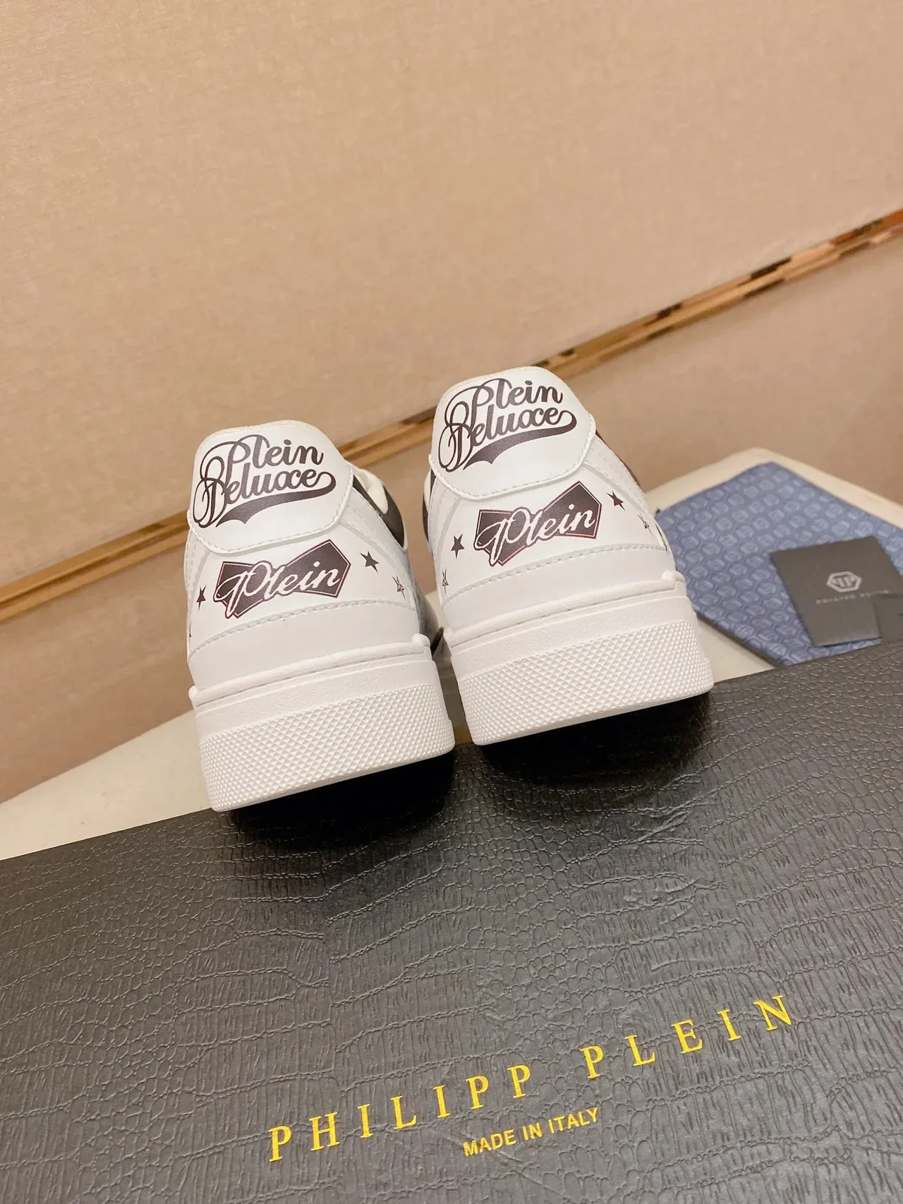Philipp Plein Lifestyle Sneaker White Black Leather Upper Contrast Panels Lifestyle Sneakers 3