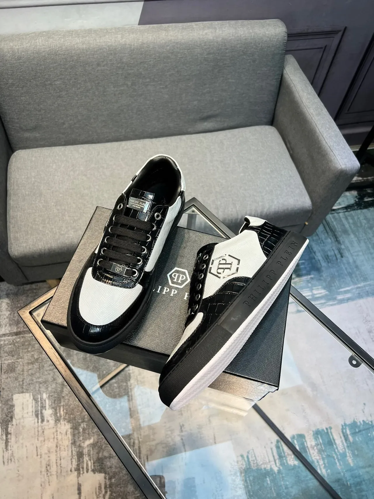 Philipp Plein Sport Tênis Lifestyle Preto Branco Patente Croc-Embossed Overlays Painéis Texturizados 3