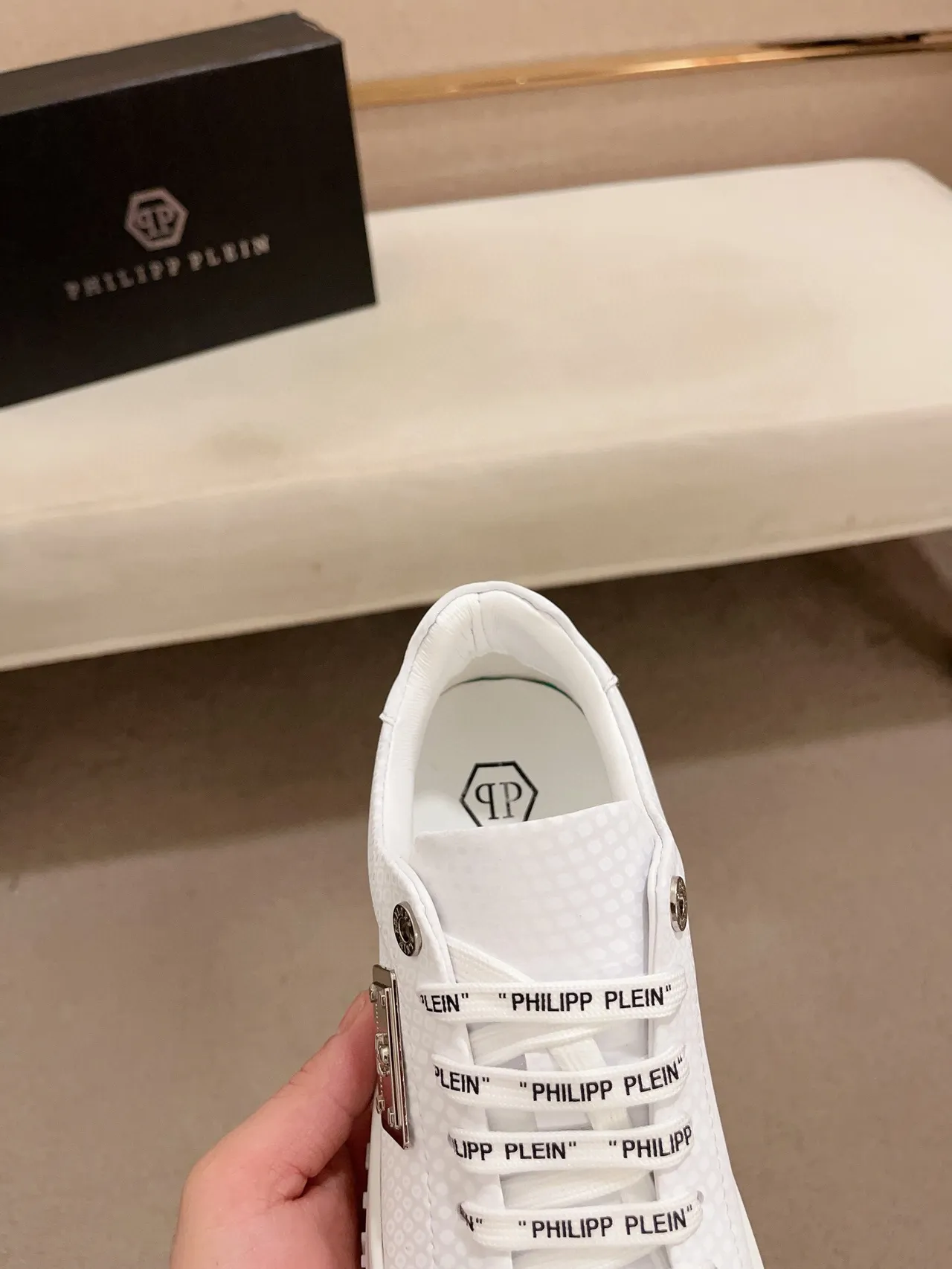 Philipp Plein أحذية رياضية أسلوب حياة بيضاء وخضراء من جلد نصي مع أربطة مربوطة بعلامة تجارية 6