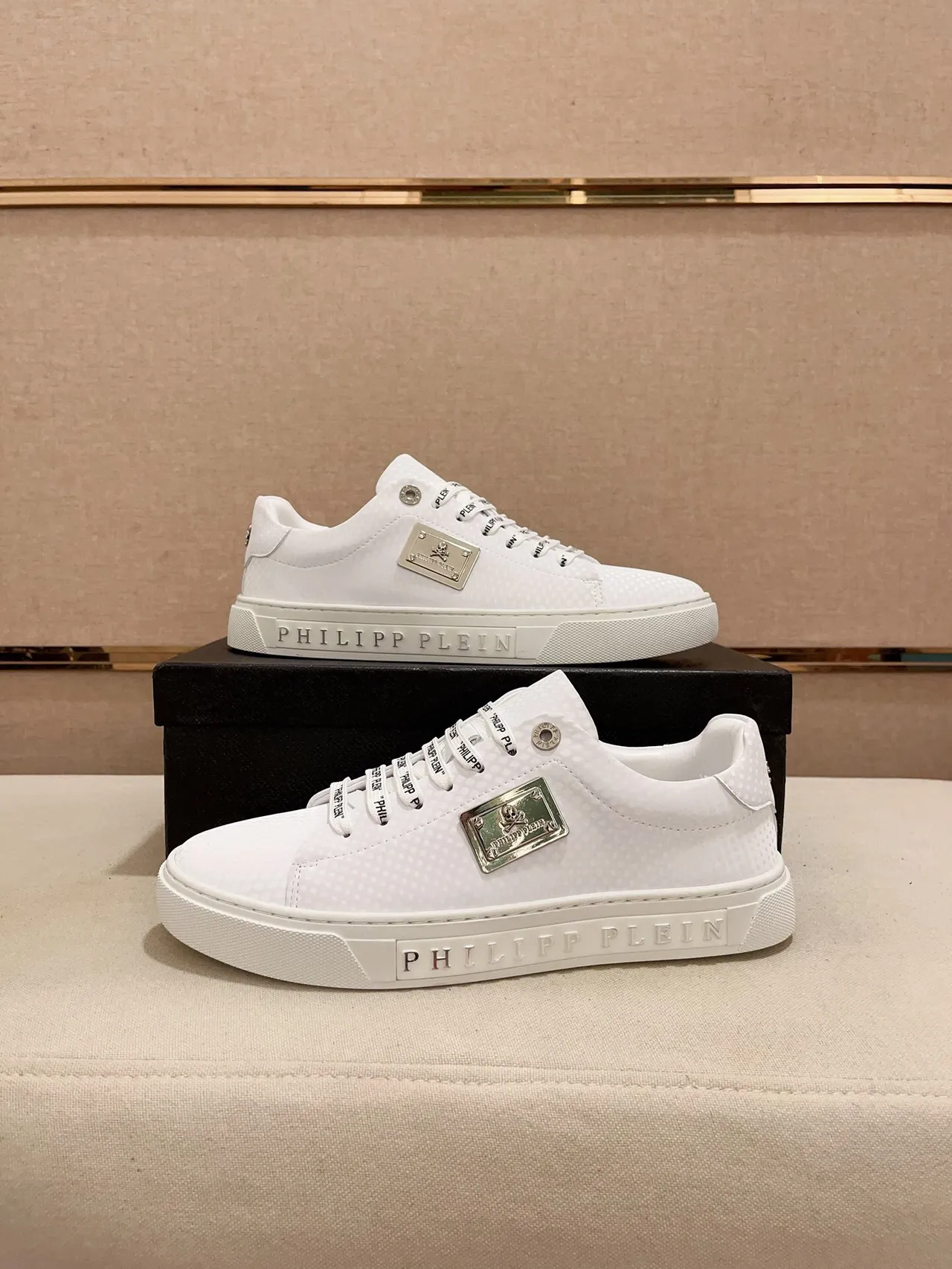Philipp Plein أحذية رياضية أسلوب حياة بيضاء وخضراء من جلد نصي مع أربطة مربوطة بعلامة تجارية 7