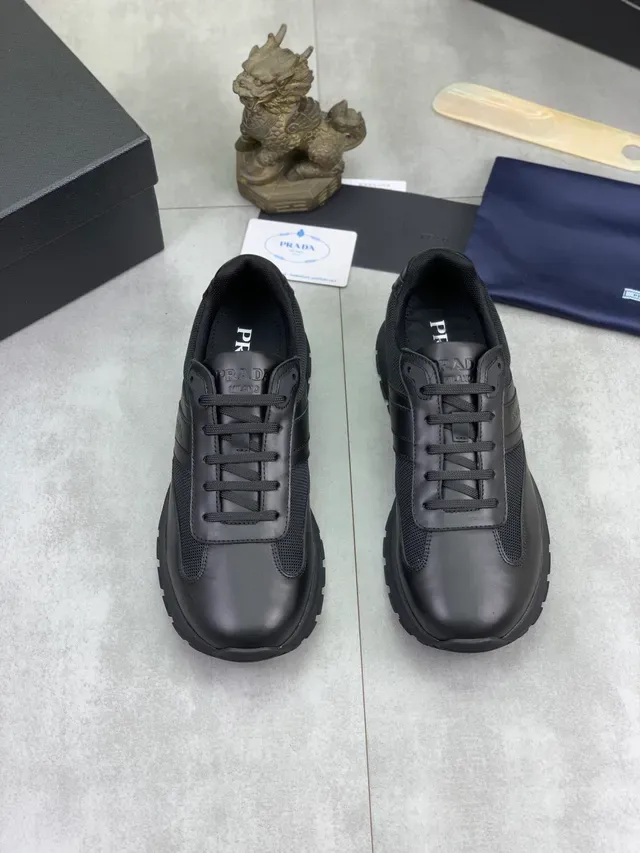 Prada Sneaker Híbrido Cuero-Malla Todo Negro Estilo de Vida 4