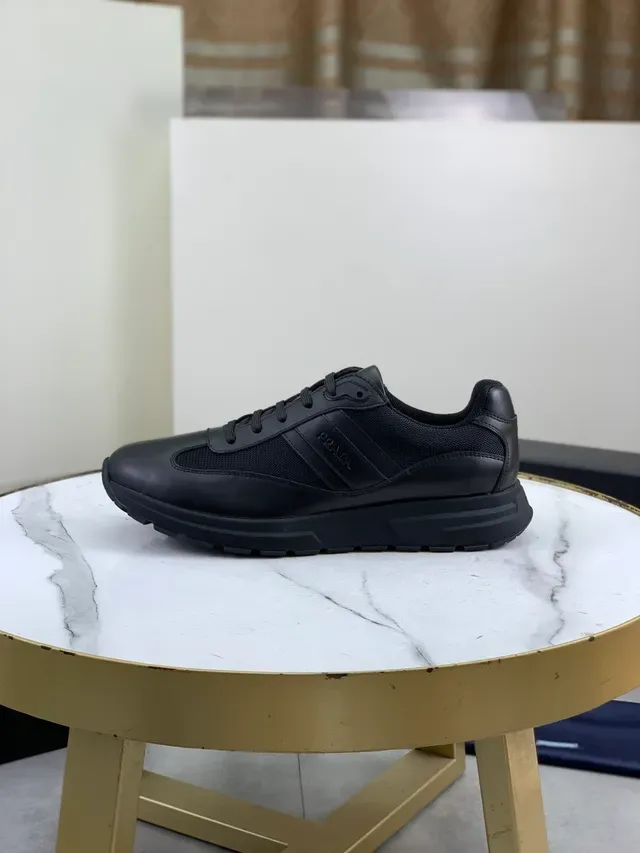 Prada Sneaker Híbrido Cuero-Malla Todo Negro Estilo de Vida 5