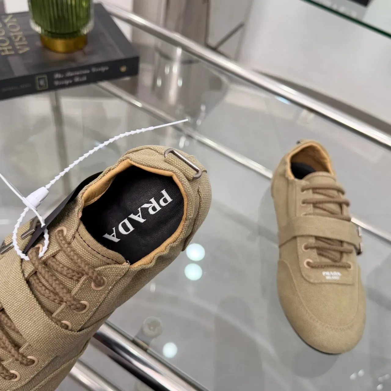 Prada Bege Preto Sapatos Canvas Fivela Metal Forma C 3