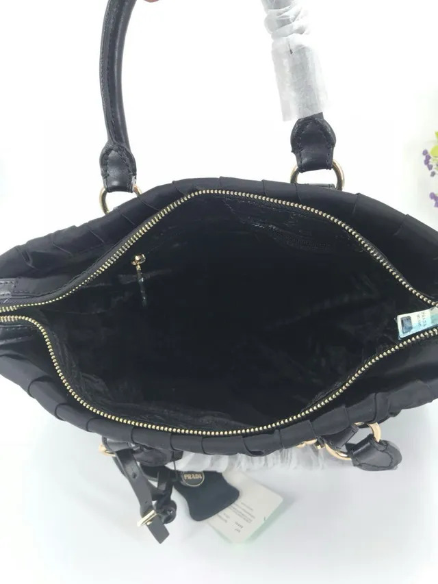 Prada 黑金 褶皱 尼龙 五金 手袋 3