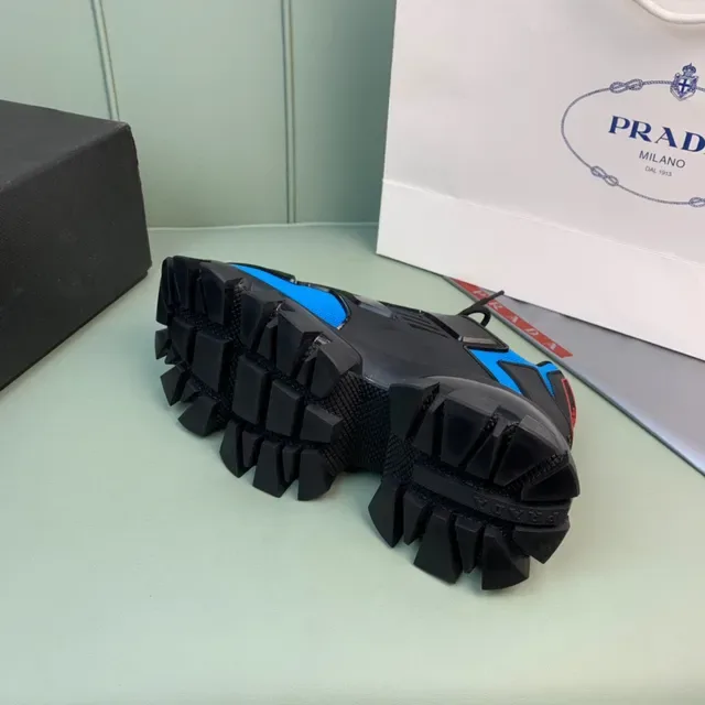 Prada Chaussures Chunky Bleu et Noir Semelle Lug Maille et Overlay Synthétique 2