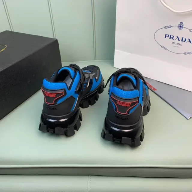 Prada Chaussures Chunky Bleu et Noir Semelle Lug Maille et Overlay Synthétique 5