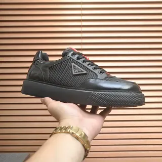 Prada Cloudbust 黑色网面和漆皮生活方式运动鞋