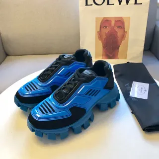 Prada Cloudbust Tênis chunky azul e preto