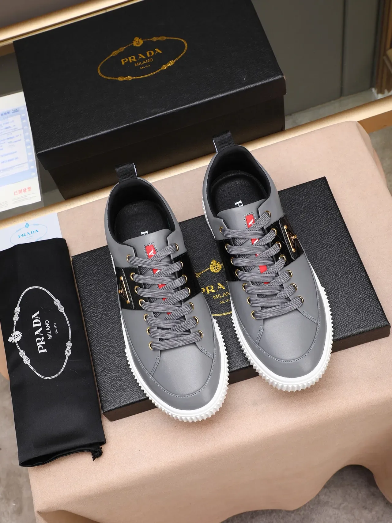 Prada Cloudbust Gris Negro Cuero Superior Croc Embossé Panel Lateral zapatillas 2