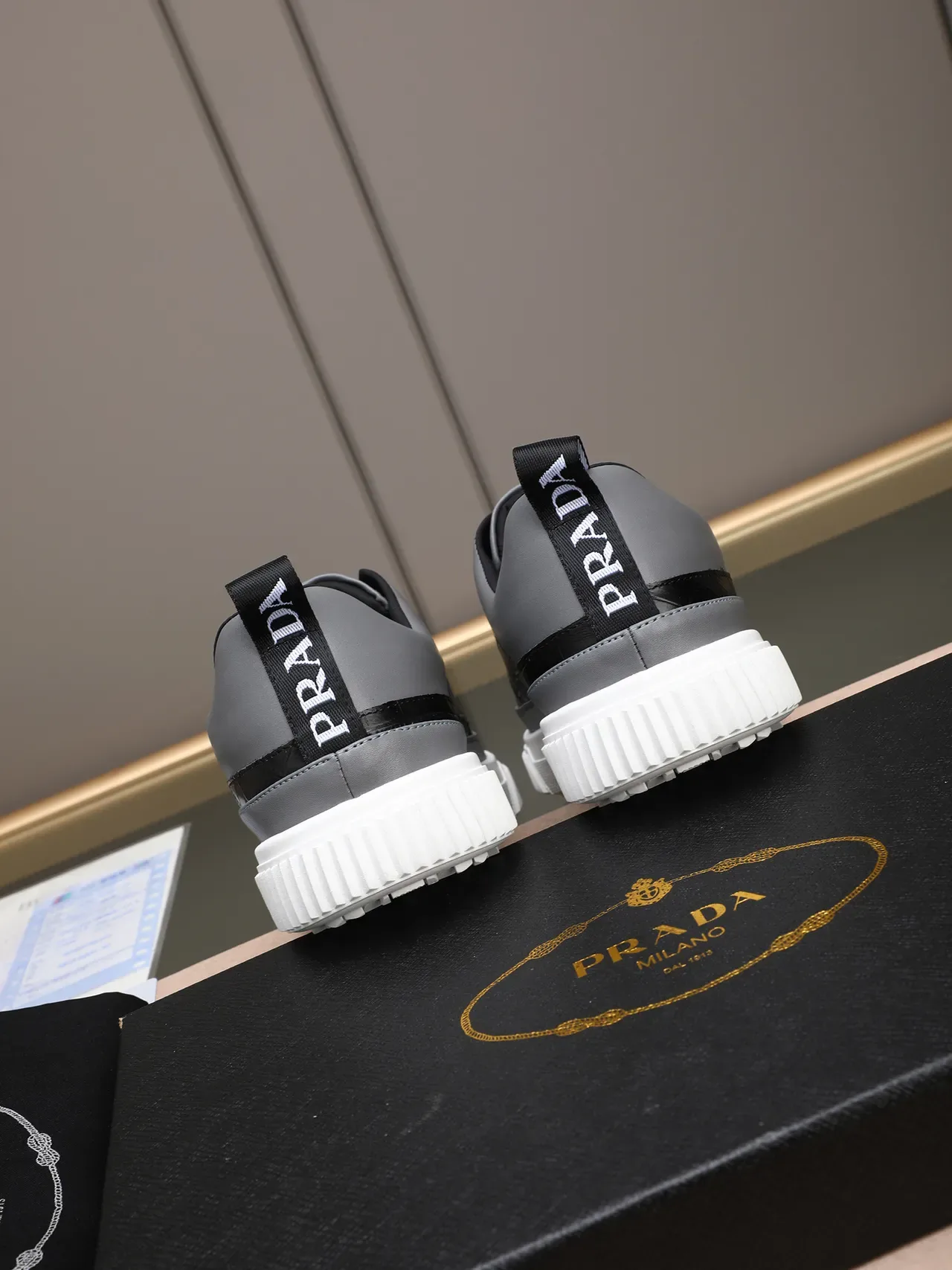 Prada Cloudbust Gris Negro Cuero Superior Croc Embossé Panel Lateral zapatillas 3