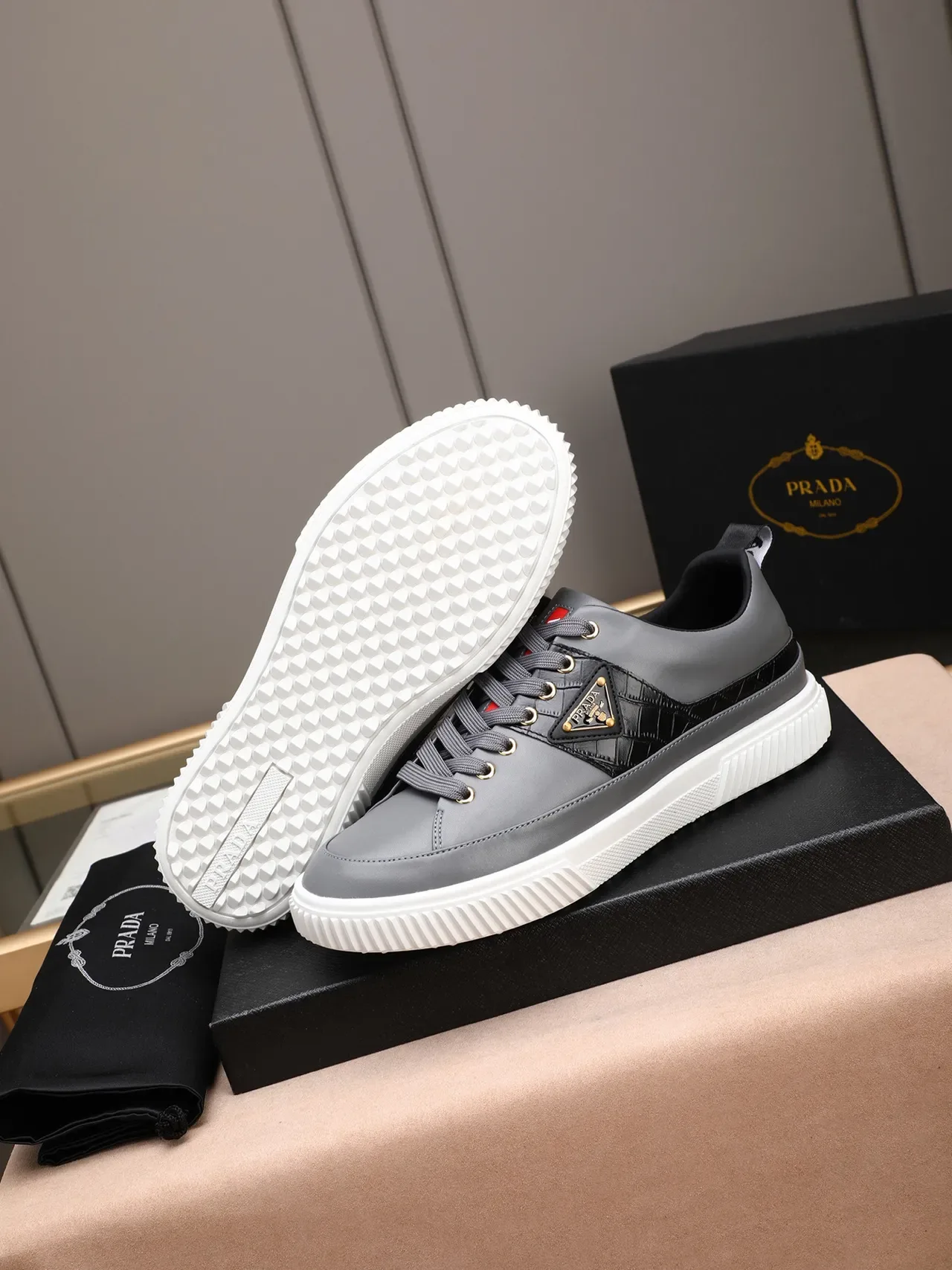 Prada Cloudbust Gris Negro Cuero Superior Croc Embossé Panel Lateral zapatillas 4
