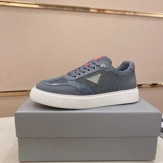 Prada Cloudbust 灰色网面和漆皮生活方式运动鞋