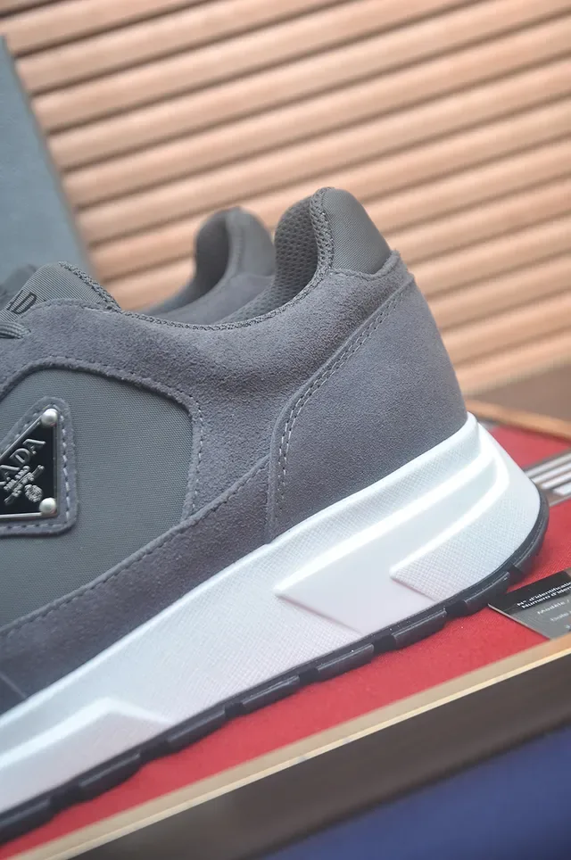 Prada Cloudbust ধূসর সুয়েড এবং চামড়া লাইফস্টাইল স্নিকার্স 2