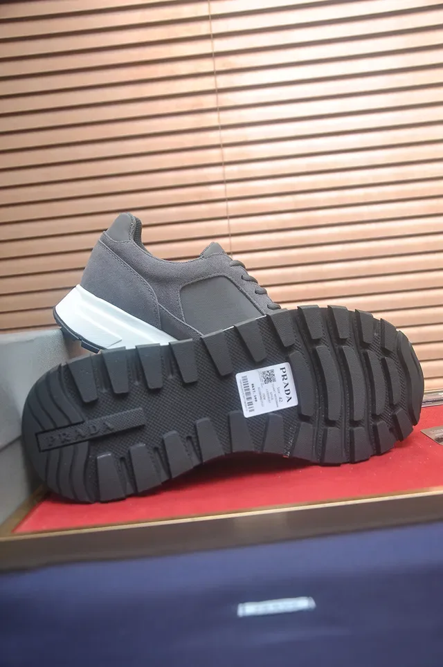 Prada Cloudbust ধূসর সুয়েড এবং চামড়া লাইফস্টাইল স্নিকার্স 3