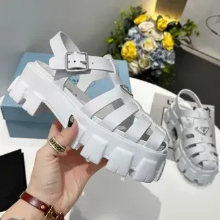 Prada Cloudbust सफेद चंकी लग सोल कैजुअल सैंडल्स