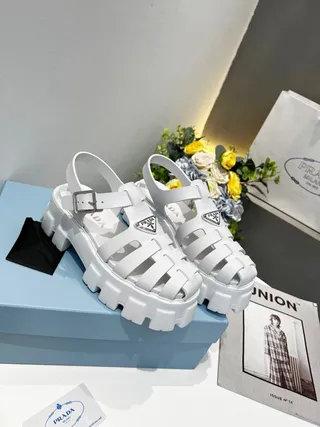 Prada Cloudbust Sandalias casuales blancas de tacón grueso con suela con tacos 3