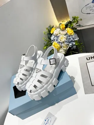 Prada Cloudbust Sandalias casuales blancas de tacón grueso con suela con tacos 4