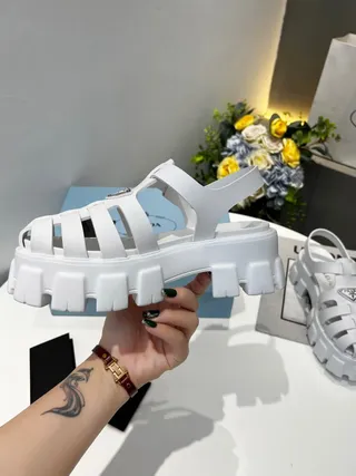 Prada Cloudbust Sandalias casuales blancas de tacón grueso con suela con tacos 5