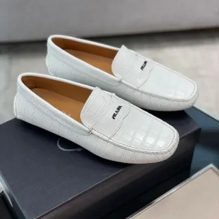Prada क्रोक-एम्बॉस्ड सफेद पेनी लोफर्स