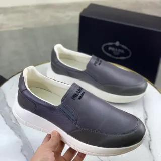 Prada भूरा सफेद Slip-On चमड़ा ऊपरी लूफर