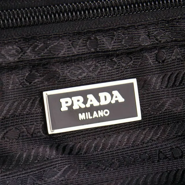 Prada Re-Edition 2005 黑色尼龙托特包 2