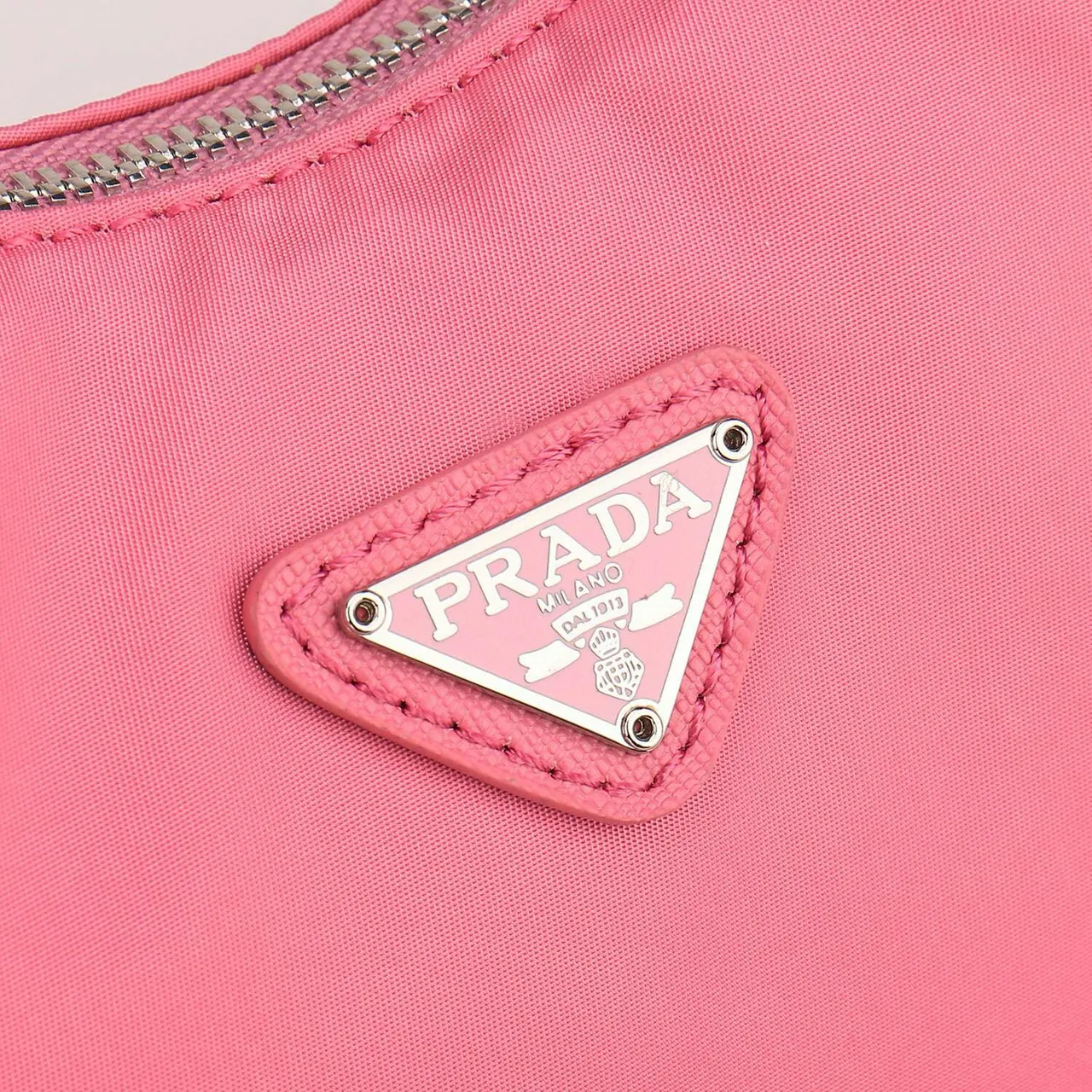 Prada Re-Edition 2005 粉色新月链包 5