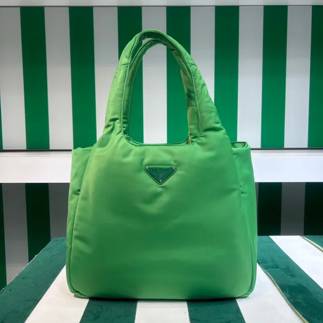 Prada Re-Nylon हरा संरचित नायलॉन टोट बैग 6