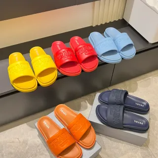 Prada Slide de Borracha com Logo Embossado